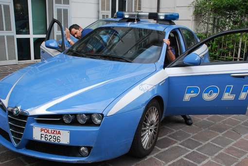 volante-polizia-commissariato-sanremo-generica06_435757